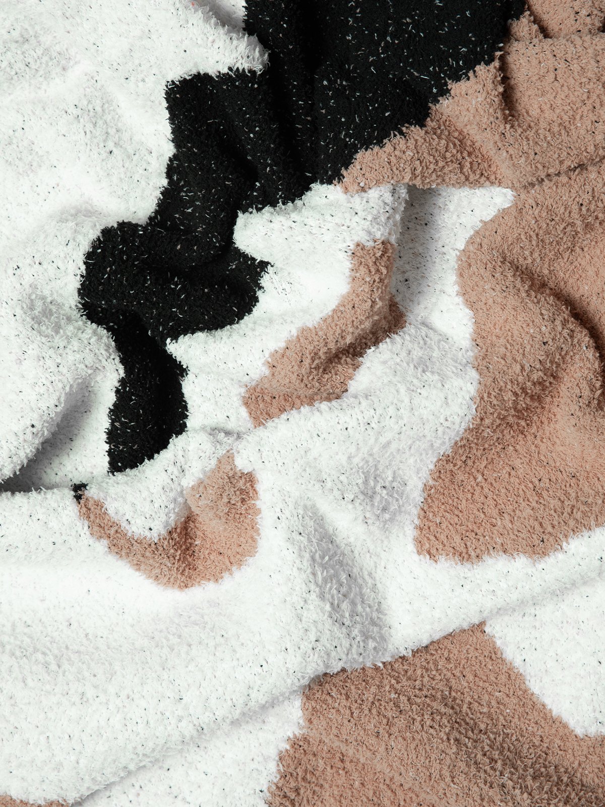 Cloud Drift Abstract Throw – Soft Decorative Blanket for Malta - Image 3