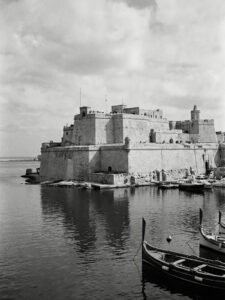 The Fortress by the Harbor - 13cm×18cm