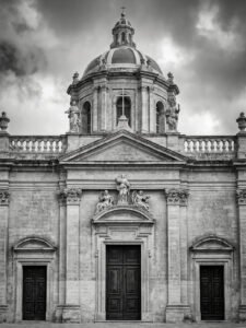 The Black and White Cathedral - 13cm×18cm